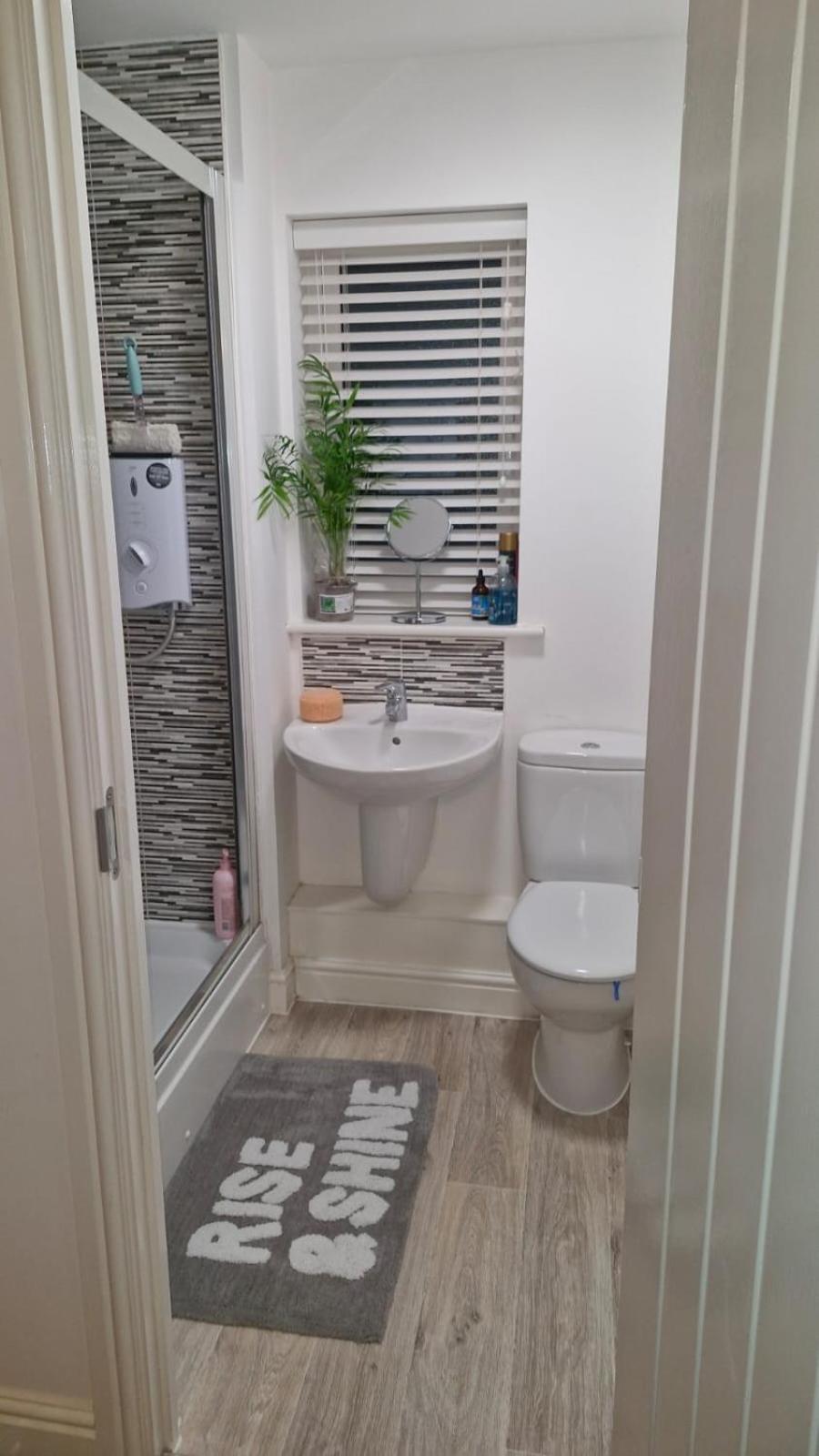 Modern Double Room With En-Suite, Parking & Fast Wifi - Close To Beach Sandgate Ngoại thất bức ảnh